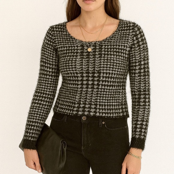 Ava couture fuzzy tie back pullover sweater ❤️ - Picture 1 of 8